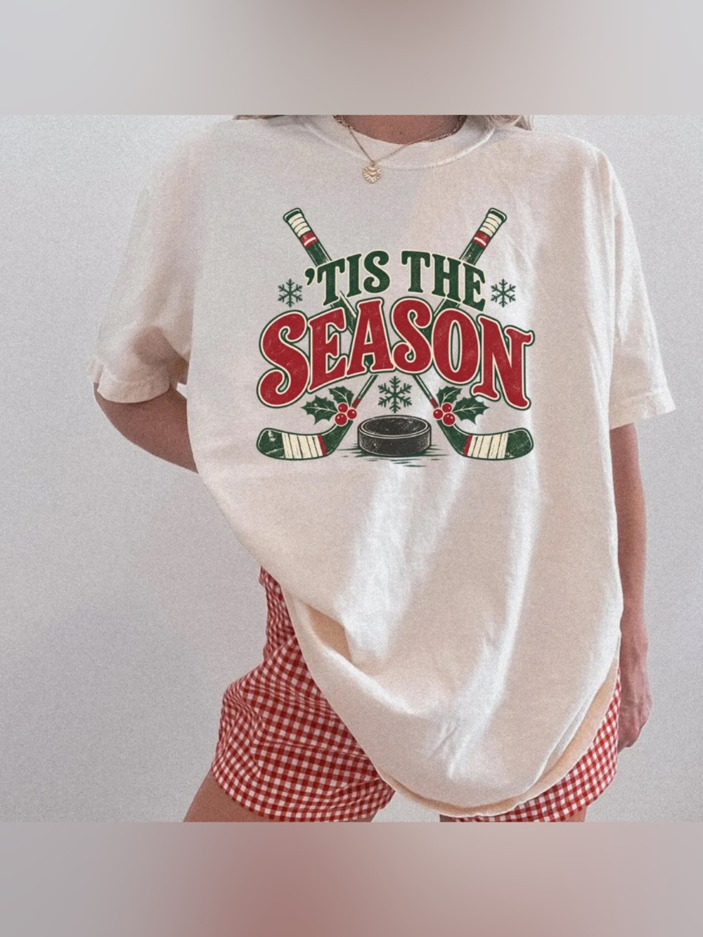 Tis The Season Hockey Comfort Color T-Shirt, Vintage Christmas Puck Stick Tee